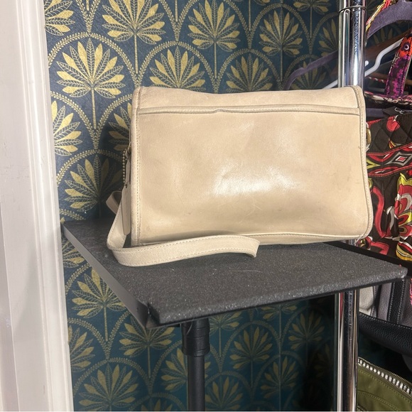 COACH cream Leather Ridgefield Flap Turn Lock Crossbody 9812 - Picture 4 of 9